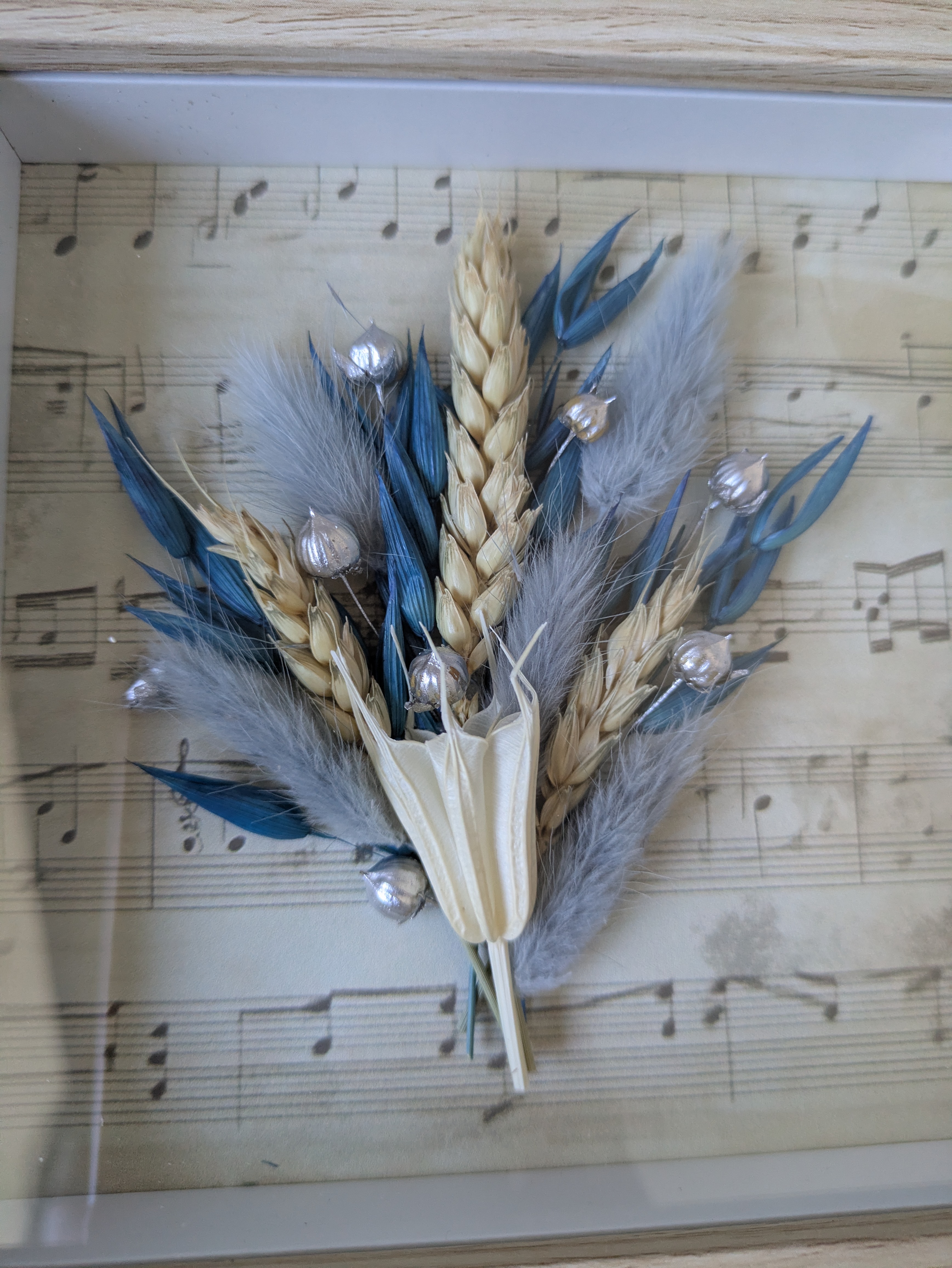 Cadre fleurs séchées note de musique 